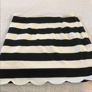 Women’s like new striped, scalloped edge skirt